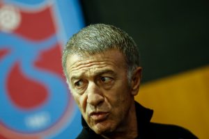 Ağaoğlu: VAR'da FIFA'nın mı hakemlerin mi kararları ge&ccedil;erli?