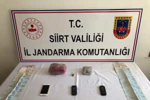 3 uyuşturucu ticaretine 3 g&ouml;zaltı