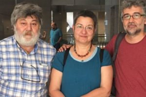 Ahmet Nesin'in cezalandırılması istendi