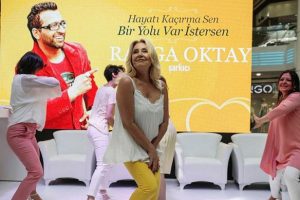 &Uuml;nl&uuml; isimlerin ve halkın beraber hazırladığı kitap amacına ulaştı