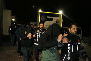 Adana'da torbacı operasyonu: 41 g&ouml;zaltı