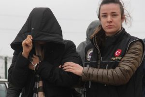 Su&ccedil;&uuml;st&uuml; yakalanmıştı... ABD'li kimyager kadına yurt dışına &ccedil;ıkma yasağı