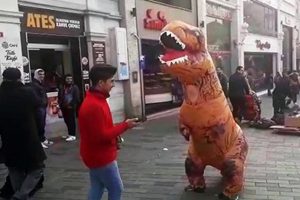 Kentin işlek sokaklarında şaşırtan g&ouml;r&uuml;nt&uuml;
