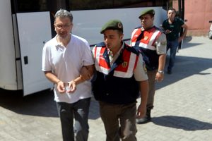 Adil &Ouml;ks&uuml;z'&uuml;n kardeşi de 'inkar'ı se&ccedil;ti