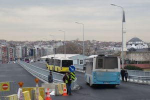 Haydarpaşa K&ouml;pr&uuml;s&uuml;'n&uuml;n bir b&ouml;l&uuml;m&uuml; trafiğe a&ccedil;ıldı