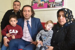Kalbi ikiye b&ouml;l&uuml;nerek yeniden hayata tutundu