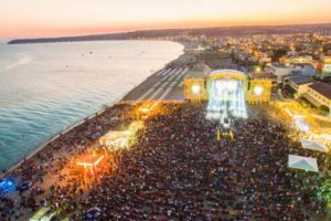 M&uuml;zik festivaline yıldız yağmuru