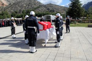 Beyin kanaması sonucu &ouml;len polis memuruna veda