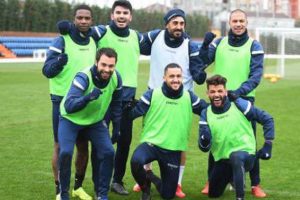 Medipol Başakşehir, Yeni Malatyaspor ma&ccedil;ı hazırlıklarını s&uuml;rd&uuml;rd&uuml;