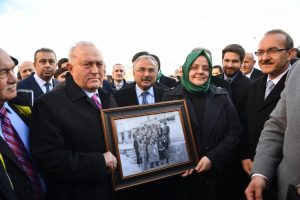Bakan Sel&ccedil;uk doğduğu topraklarda vatandaşlarla buluştu