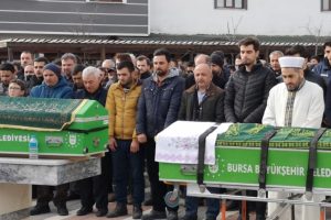 Bursa'da baraja d&uuml;şen otomobilde can veren Bilge ve ağabeyi defnedildi