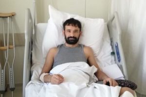 Kazada topuğu par&ccedil;alanmıştı... K&uuml;rek kemiği kısmından yeni topuk yapıldı...