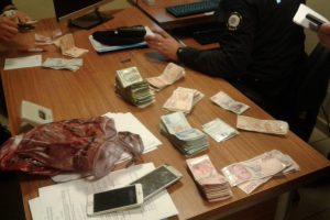 Bankadan &ccedil;ekilen 144 bin lirayı &ccedil;alan 3 ş&uuml;pheli yakalandı