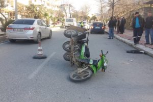 Ters y&ouml;nde ilerleyen engelli motosikletli kaza yaptı