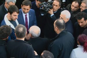 Bursa'da gen&ccedil;ler Kılı&ccedil;daroğlu'na HDP ile ittifakı sordu