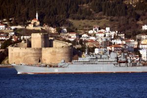 Rus savaş gemisi 'Azov' Akdeniz'e iniyor