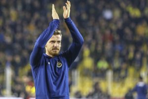 Serdar Aziz formayı kaptı!