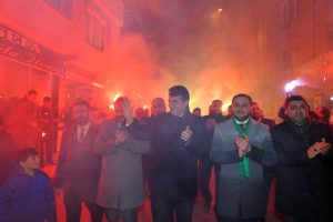 Bursa Osmangazi'de se&ccedil;im b&uuml;rosu a&ccedil;ılışı mitinge d&ouml;n&uuml;şt&uuml;