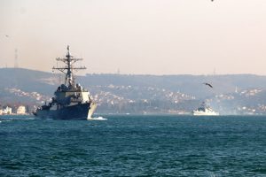 ABD ve Rus savaş gemileri İstanbul Boğazı'nda karşılaştı