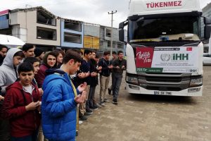 İHH TIR'ları Bursa'da iyilik i&ccedil;in yola &ccedil;ıktı
