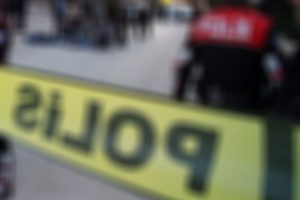 Bitlis'te polisleri taşıyan ara&ccedil; devrildi: 13 yaralı