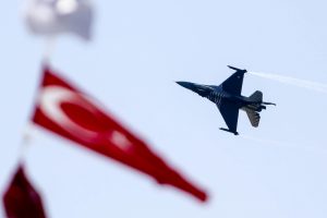 Solo T&uuml;rk u&ccedil;aklarından prova u&ccedil;uşu