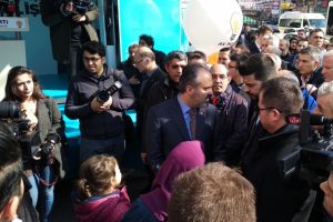 Alinur Aktaş'tan şehrin g&ouml;beğinde g&ouml;rkemli a&ccedil;ılış