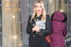 Işıl Re&ccedil;ber tesavvuf dersi alıyor