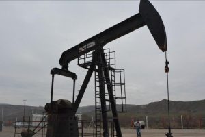 Petrol fiyatları ABD stoklarında artışla d&uuml;şt&uuml;