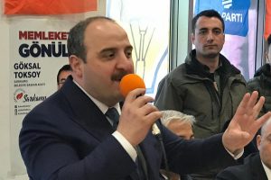Bakan Varank, AK Parti SKM'de partililerle buluştu