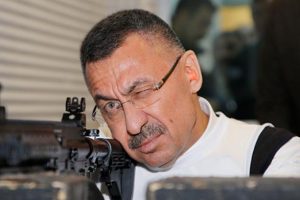 Cumhurbaşkanı Yardımcısı Oktay, milli piyade t&uuml;feği ile atış yaptı