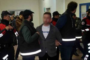 Kasap, kendisine k&uuml;freden kişiyi &ouml;ld&uuml;rd&uuml;
