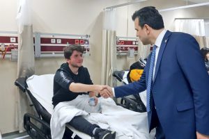 Bursa Milletvekili Esgin yaralı &ouml;ğrencileri acilde ziyaret etti