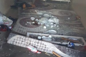 Cinnet ge&ccedil;irdi, evi ateşe verdi