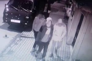 Bursa İneg&ouml;l'de şarjlı bisikletin &ccedil;alınma anı kamerada