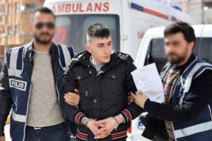 Cezaevinden &ccedil;ıktıktan 5 saat sonra hırsızlık yaparken yakalandı
