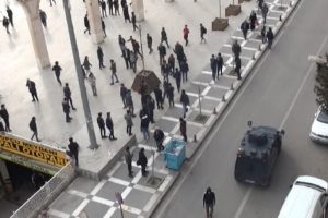 Kent meydanında tekme tokat kavga