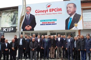 AK Parti heyeti Hakkari'de