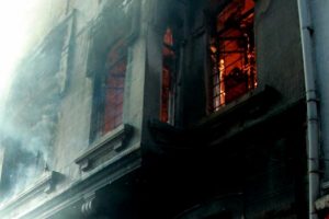 İstanbul Valiliği'nden 'yangın' a&ccedil;ıklaması! Bir ş&uuml;pheli Hatay'da yakalandı