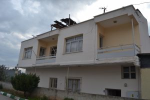 Tartıştığı eşini oğlunun g&ouml;z&uuml; &ouml;n&uuml;nde bı&ccedil;akladı