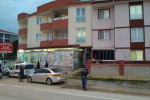 Bursa'da &ccedil;amaşır asarken balkondan d&uuml;şen kadın ağır yaralandı