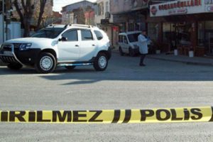 Sır olay... 2 kardeşi &ouml;len ağabey evinde intihar etti