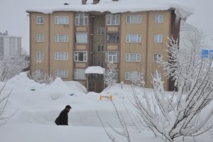 Bitlis'te eğitime kar engeli