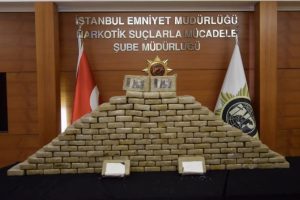Muz konteynerinde 185 kilo kokain ele ge&ccedil;irildi
