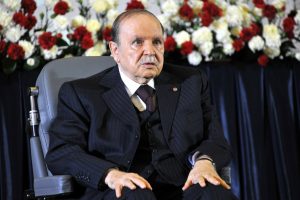 Cezayir'de Buteflika'nın adaylık başvuru usul&uuml; tartışılıyor