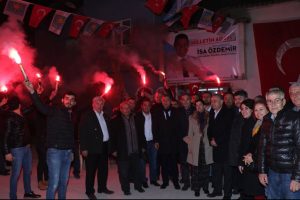 Millet İttifakı adayı &Ouml;zdemir: "Bu işte bir terslik var diyenler artık değişim isteyenlerdir"