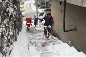 Temizlik iş&ccedil;ilerinin zorlu kış mesaisi