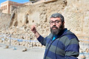 İstinat duvarı yıkılınca ortaya &ccedil;ıktı