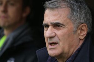 Şenol G&uuml;neş'i şikayet etti!