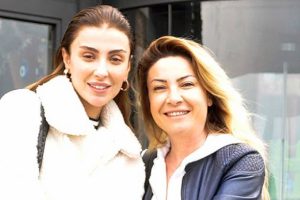 &Uuml;nl&uuml; manken makyajsız g&ouml;r&uuml;nt&uuml;lendi